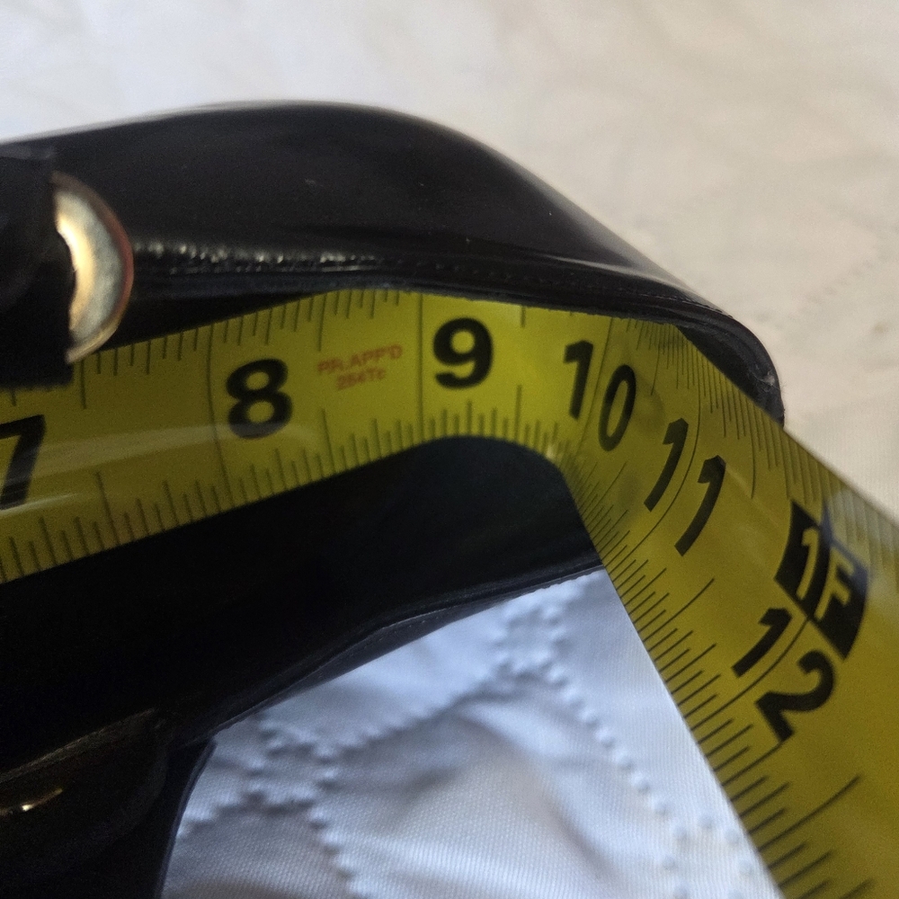 Barbara Bui Black Glossy Heels with Sculptural Design - Picture 6 of 11